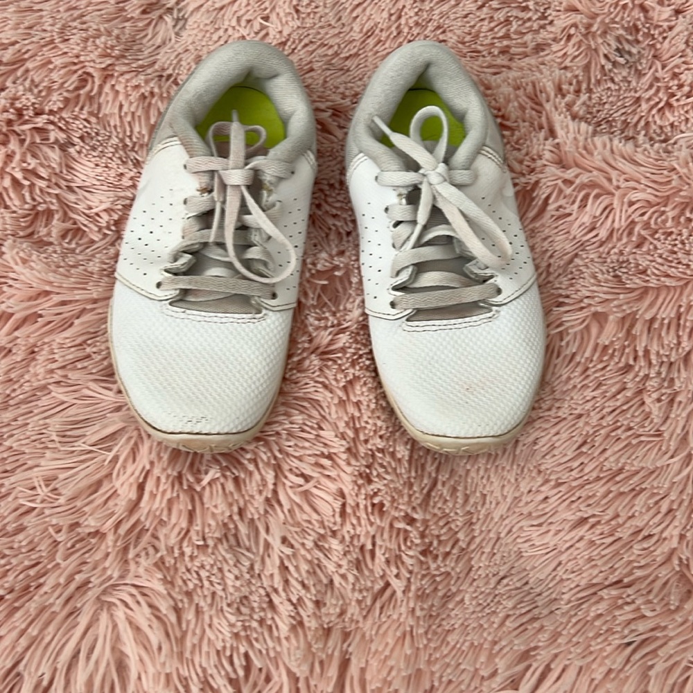 Size 12C Nike sideline cheer shoes.